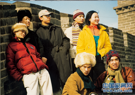 1999年，馬云與阿里巴巴創(chuàng)業(yè)團隊在長城。(高清圖集：馬云那些年)