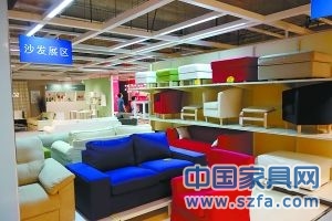 愛蜂巢家居體驗館沙發(fā)展區(qū)。記者 孫戉攝