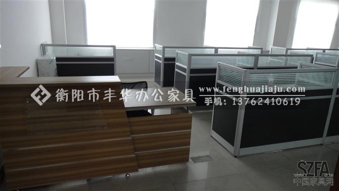 衡陽市豐華辦公家具，專業(yè)做各類辦公屏風(fēng)，辦公屏風(fēng)組合